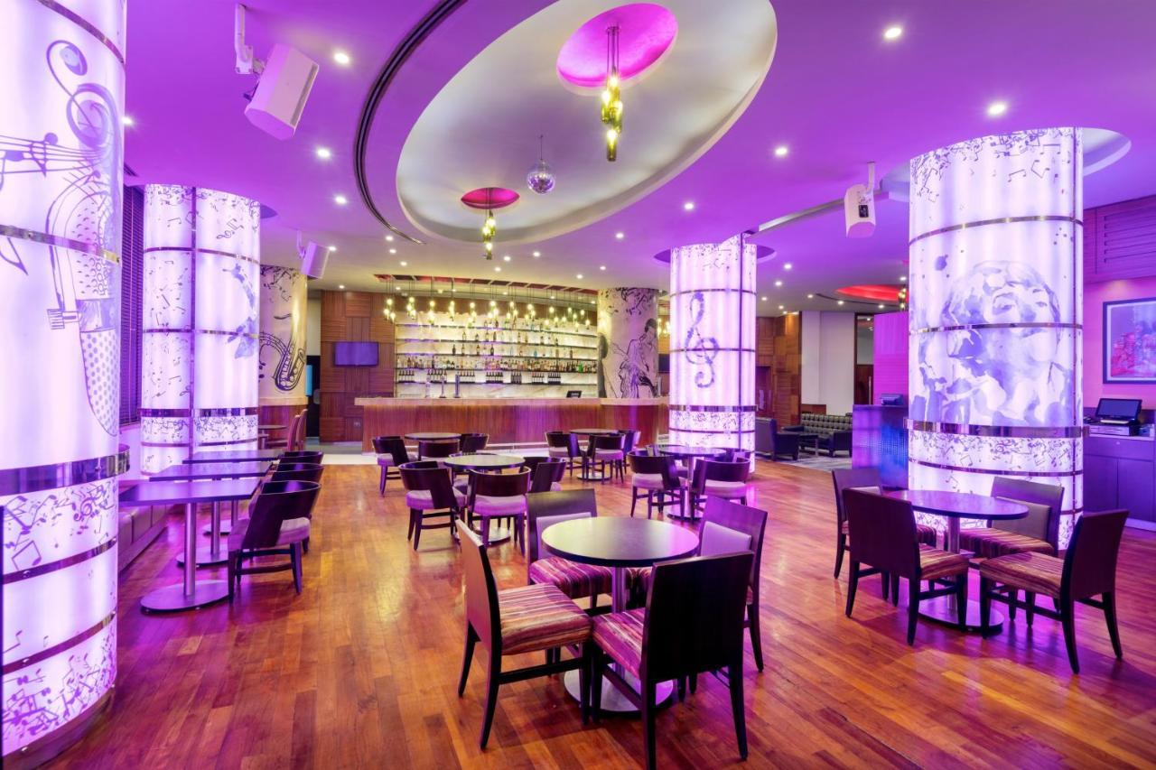 คราวน์ พลาซา โดฮา - เดอะ บิสซิเนส พาร์ค Hotel ภายนอก รูปภาพ The bar at the W Hotel in San Francisco