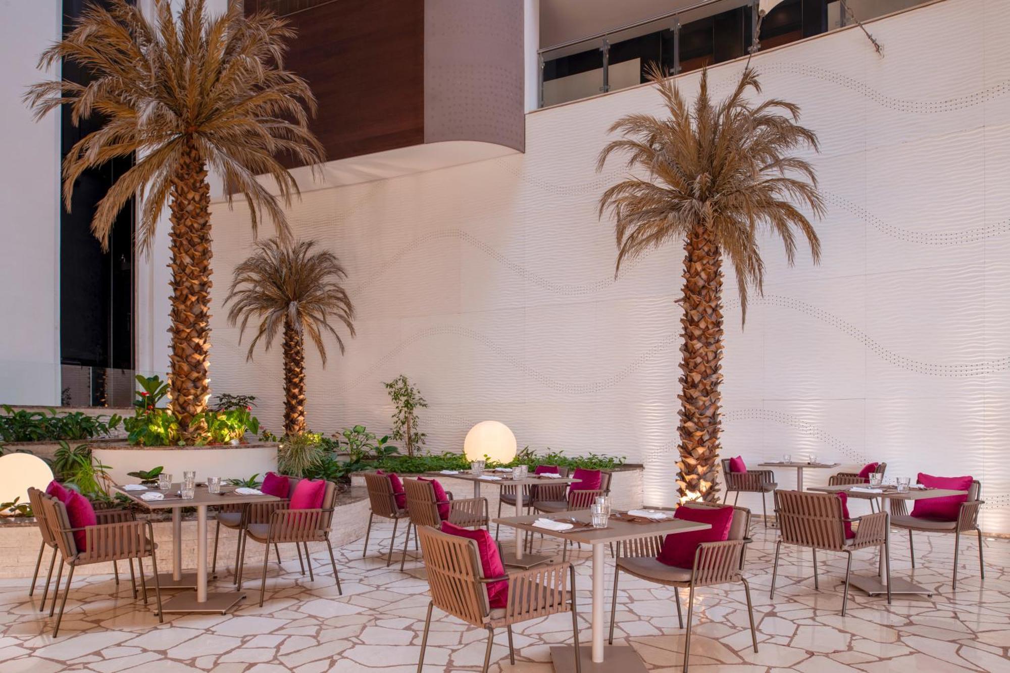 คราวน์ พลาซา โดฮา - เดอะ บิสซิเนส พาร์ค Hotel ภายนอก รูปภาพ The Palm Beach